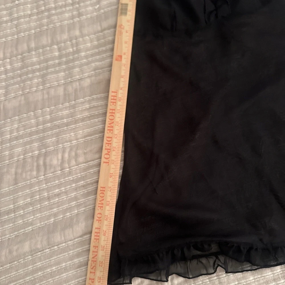 Elegant Black Lace Trim Nightgown - Picture 5 of 6